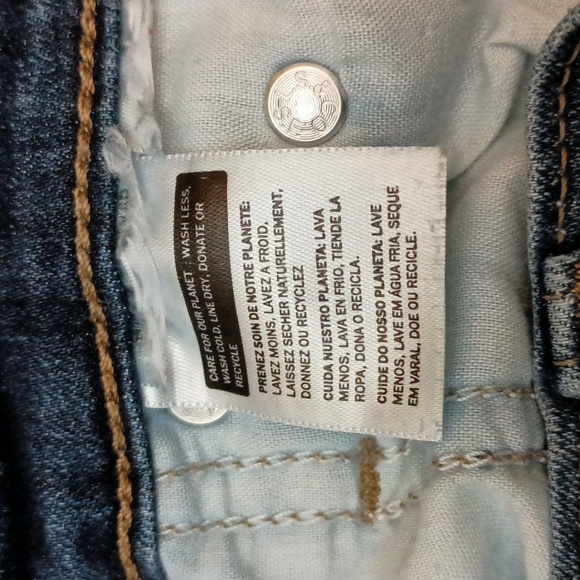 Levi's Strauss Mid Length Shorts - Picture 5 of 5